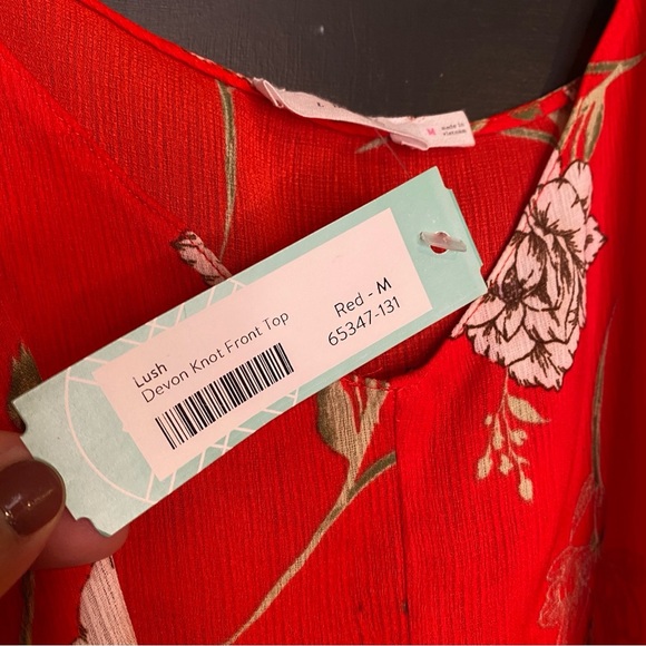 Lush Stitchfix Devon Knot Front Top Size Medium NWT Red Floral Crop Tank - Picture 5 of 6